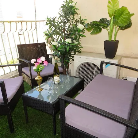 9 Avenue De Carras شقة *