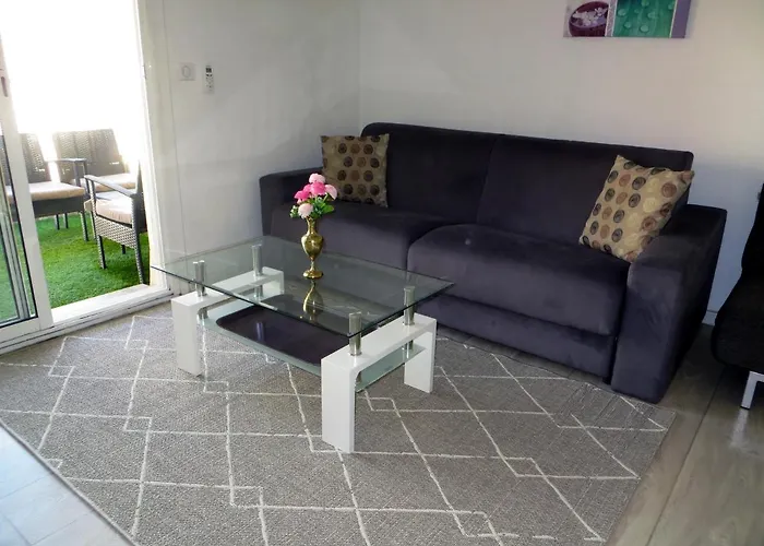 9 Avenue De Carras Apartment *