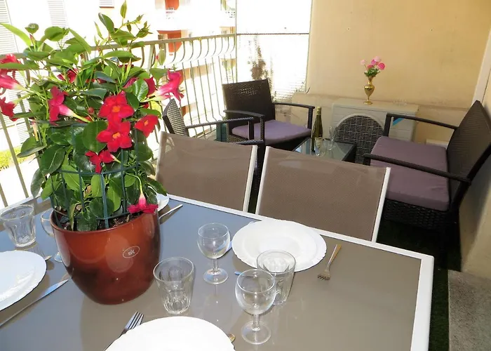 Apartment 9 Avenue De Carras
